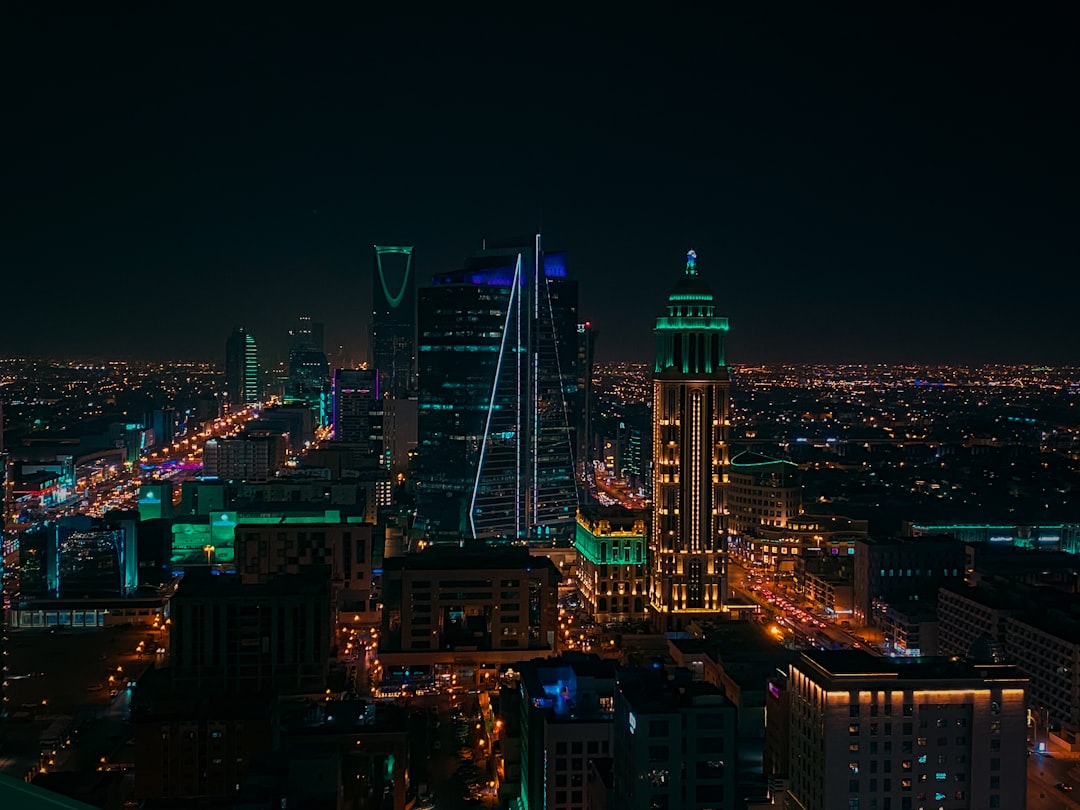 رؤية السعودية 2030 وسباق تطوير المهارات: الدورات التي تمنح المحترفين التميّز